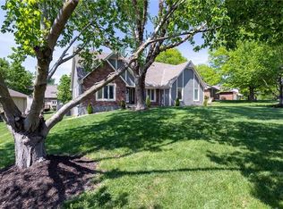2620 NW Bent Tree Cir, Lees Summit, MO 64081