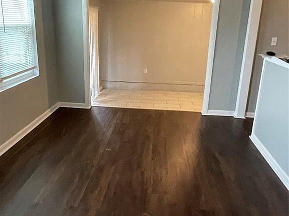 4th image of 3125 NE 14th Pl