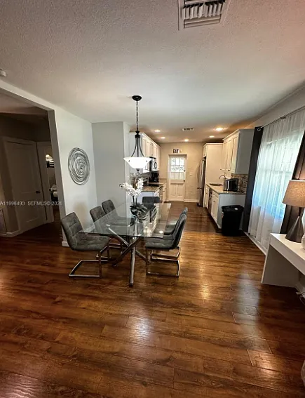 4 bed, 2.0 bath, 1459 sqft, $4,999 — Photo 4