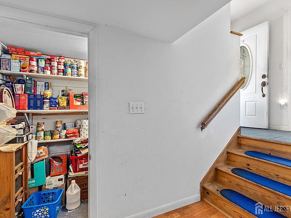 5th image of 28 Wildwood Ave