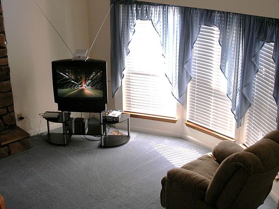 Living room w/bay windows