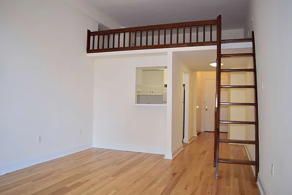 Rented by Manhattan Connection | media 1