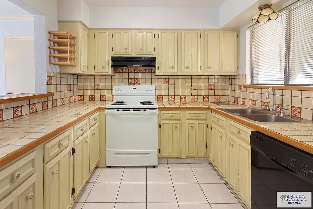 3 bed, 2.0 bath, 1575 sqft, $1,500 — Photo 4