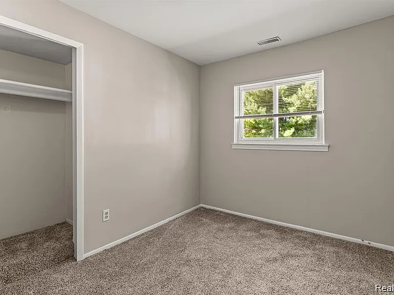 25469 Powers Ave — Photo 15