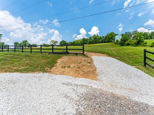 129 Dewey Ave, Spraggs, PA 15362