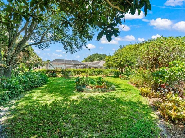 9028 Gardens Glen Circle, Palm Beach Gardens, FL 33418