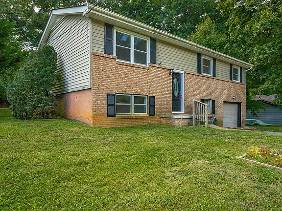 3rd image of 1364 Meadowood Dr