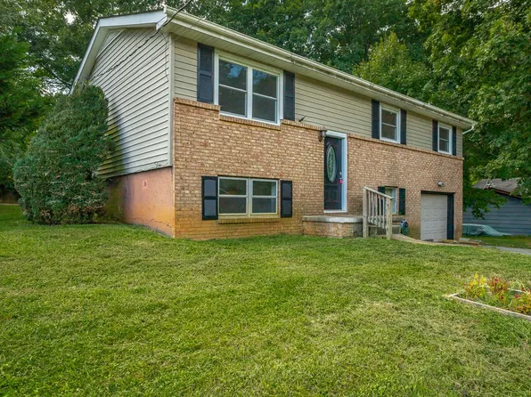 1364 Meadowood Dr, Hixson, TN 37343