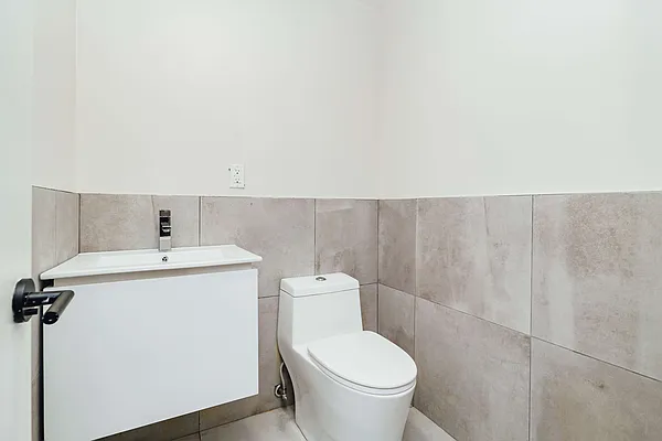 Rented by Nooklyn NYC LLC | media 11