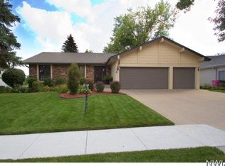 5928 Pine View Dr, Sioux City, IA 51106