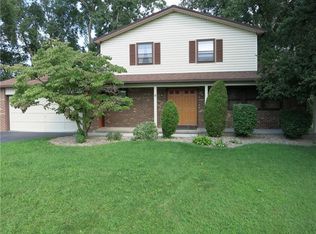 8 Casimir Cir, Rochester, NY 14617