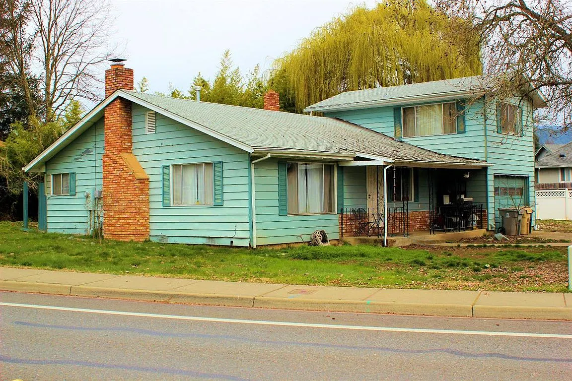 720 NW Morgan Ln photo 1