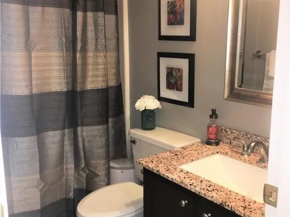 1042 Sasha Ln, Roswell, GA 30075