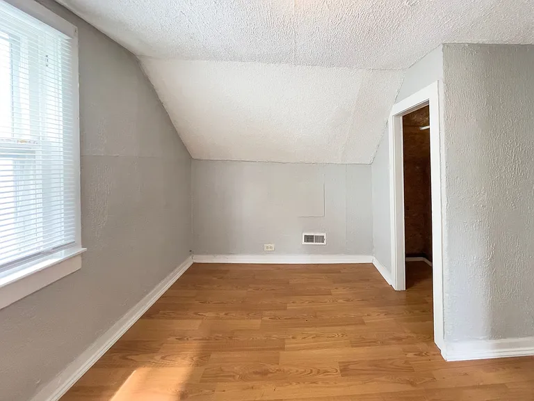 2217 S Jefferson St — Photo 16