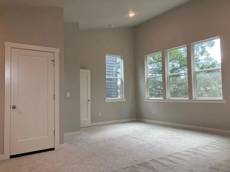 3731 Village Center Dr — Photo 26