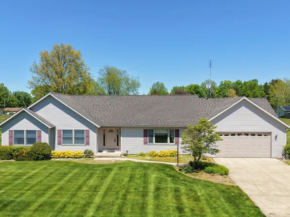 29376 Saddlebred Ln, Dowagiac, MI 49047