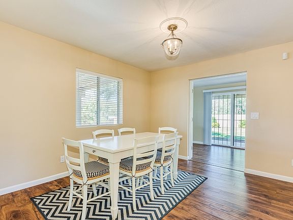 4th image of 1522 E Lupine Ave