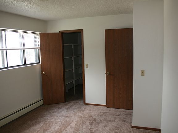 5th image of 109 Oak Blvd APT 208