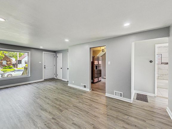 3rd image of 11304 S Avenue H