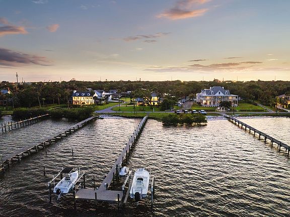3rd image of 2529 N Indian River Drive
