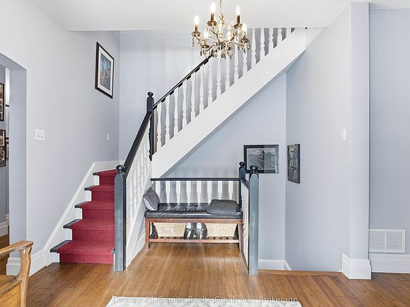4th image of 41 Maple St