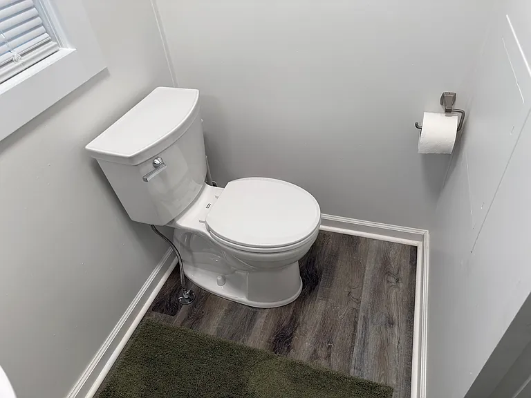 1090 King Edward Ave SE — Photo 26