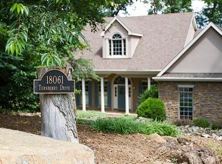 18061 Turnberry Dr, Round Hill, VA 20141