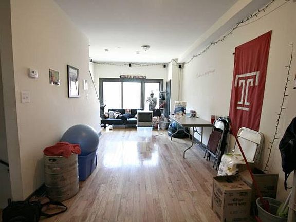 2nd image of 1725 Fontain St #B