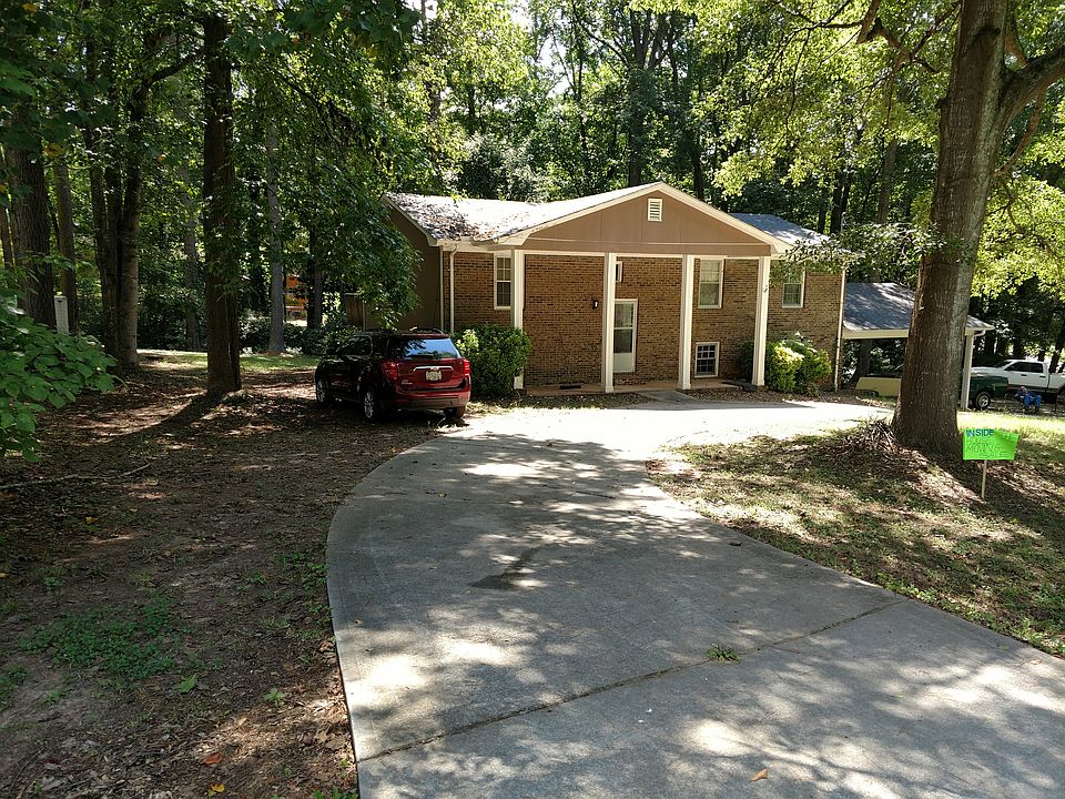 1st image of 330 Kensington Cir