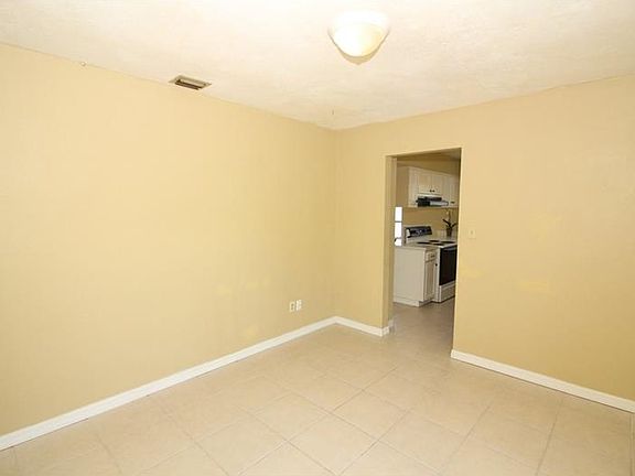 4th image of 2112 Eastbrook Blvd