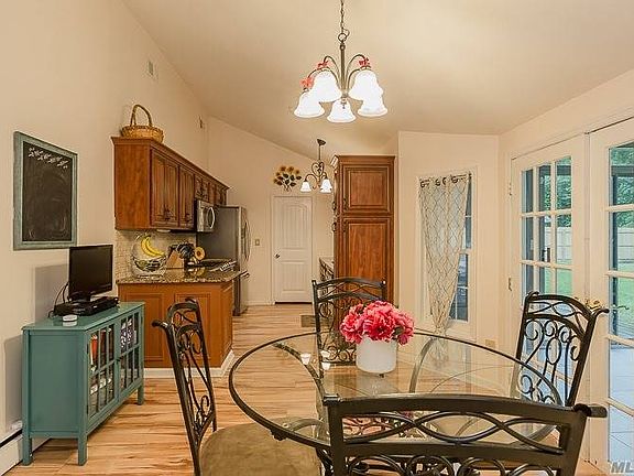 5th image of 7 Meadowrue Ln
