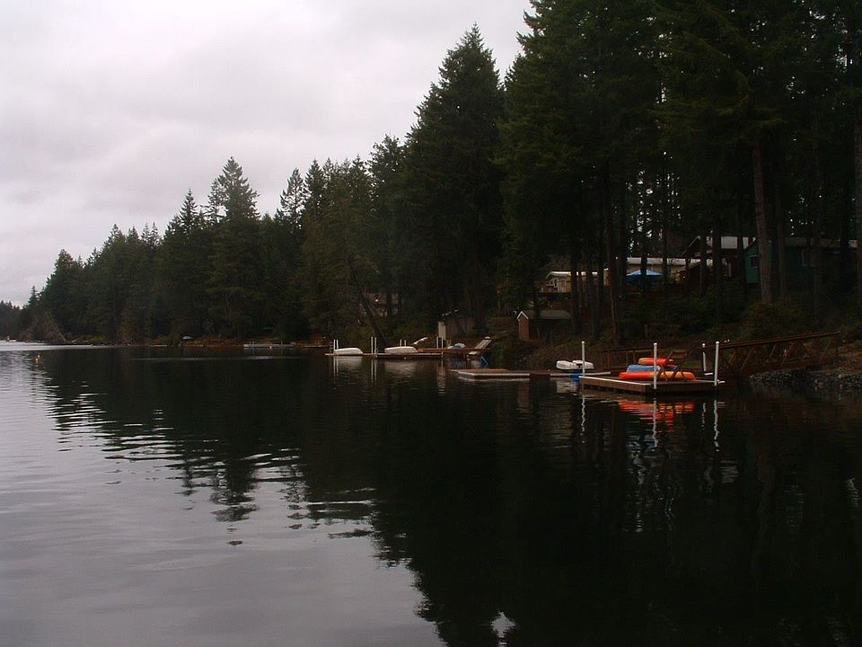 2nd image of 980 E Phillips Lake Loop Rd