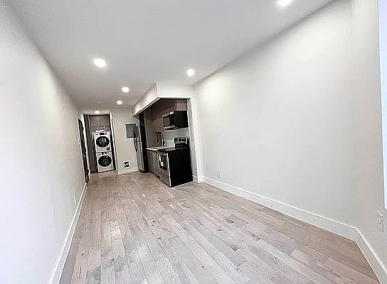 5th image of 2102 Regent Pl #2F