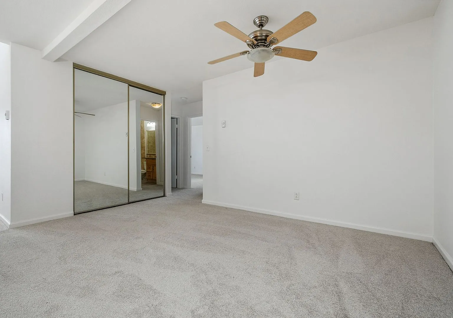 3rd floor Condo in UTC — Photo 4