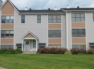 76 Heritage Ln, Hamburg, NJ 07419