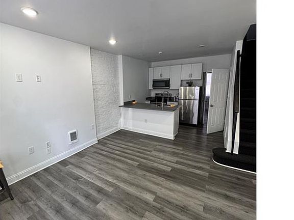 5th image of 3051 N Judson St
