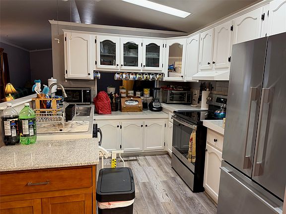 3rd image of 42 Ridgewood Dr