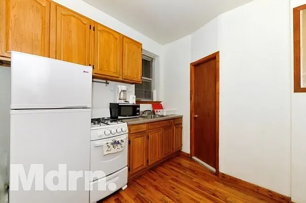 Rented by Mdrn Residential | media 27