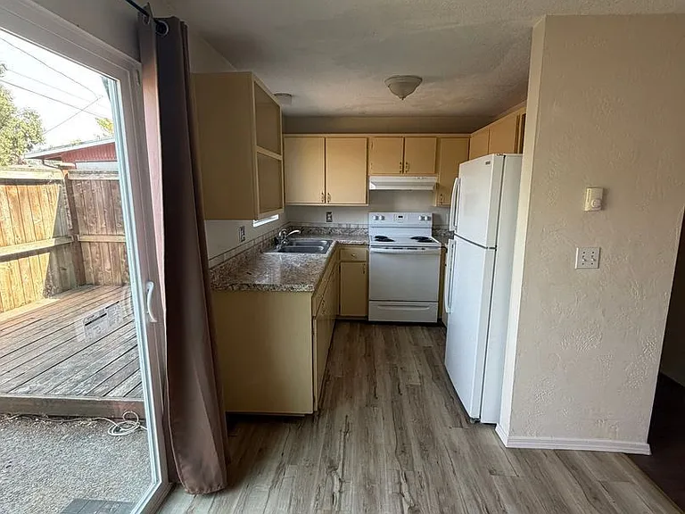 1903 W 17th Ave #A — Photo 5
