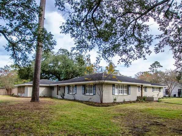 5796 N Circuit Dr, Beaumont, TX 77706