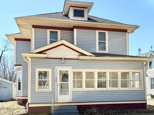 206 2nd St NE, Mitchellville, IA 50169