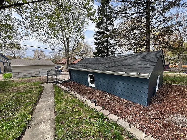 3715 Girard Ave N — Photo 5