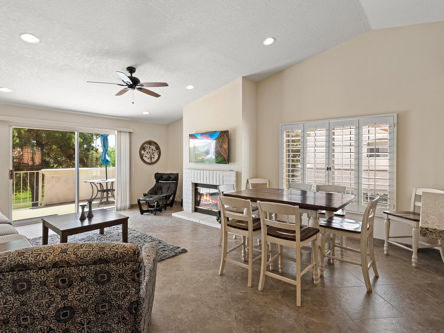 252 Vista Royale Cir