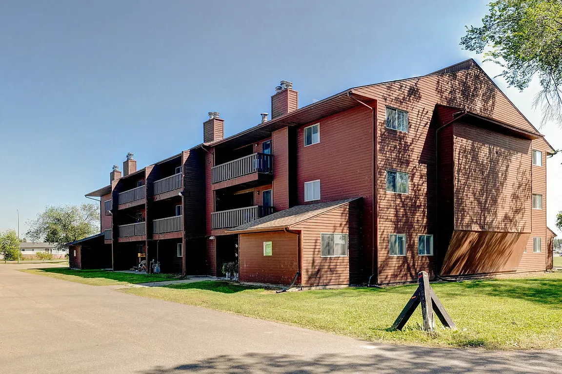 Cloverdale Manor — Photo 1