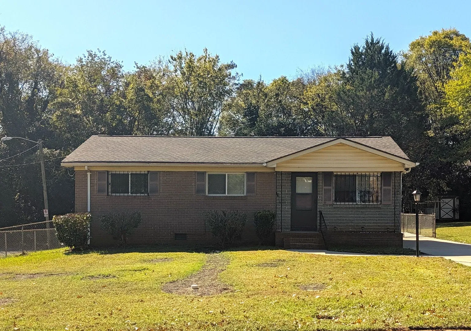 Minutes from Uptown! Updated 3 Bedroom Ranch Home! — Photo 1