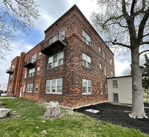 Rollins Apartments Photo 1