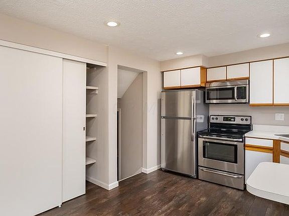 5th image of 212 Nottingham Ct
