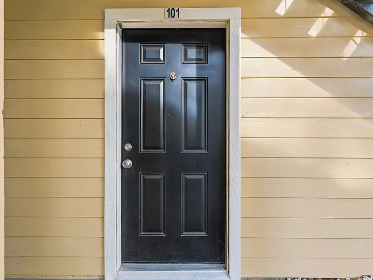 8642 Mallard Reserve Dr #101 — Photo 4