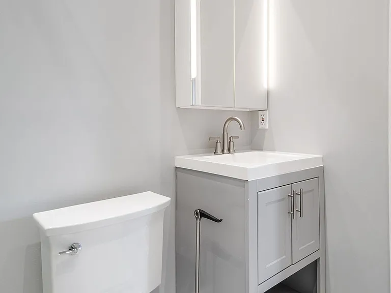 8 R St NW #1 — Photo 8
