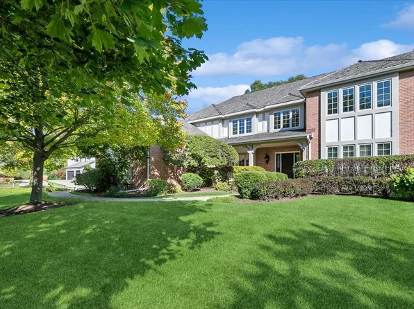 1101 New Castle Dr, Libertyville, IL 60048